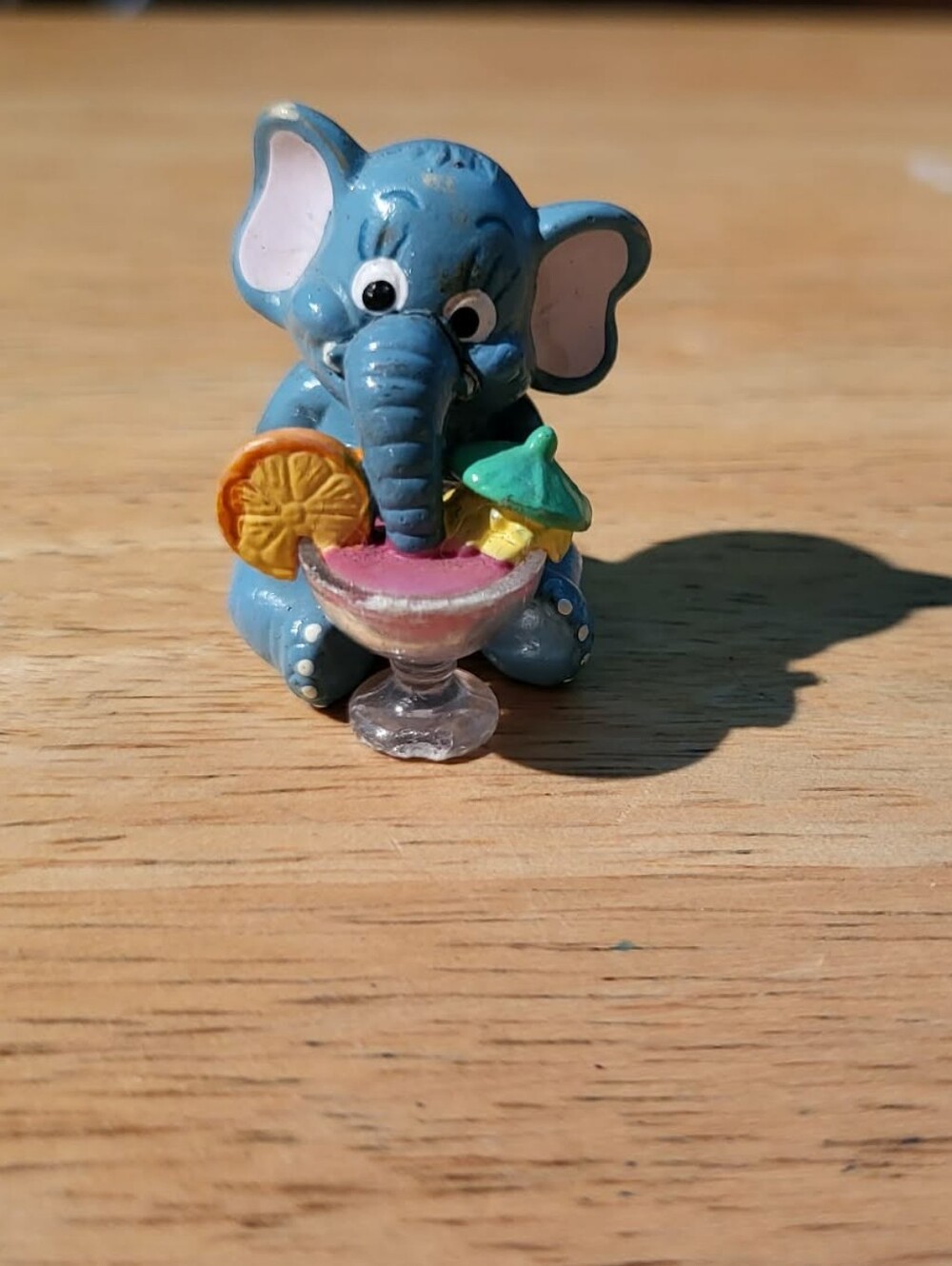 Vintage 1995 Kinder Elephant On Club Vacation Figure
